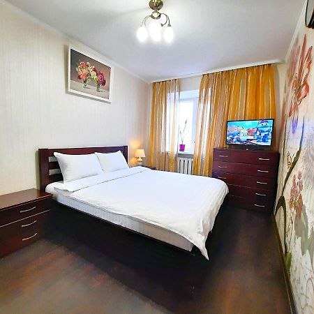 Ботанік Це 3 Кімнатна Квартира Подобово У Центрі Полтави Мережа Alex Apartments Безконтактне Заселення 24-7 Документи Для Відряджень Poltava Luaran gambar