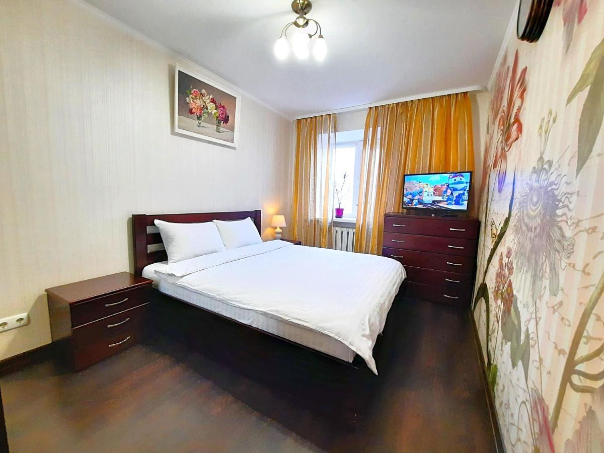 Ботанік Це 3 Кімнатна Квартира Подобово У Центрі Полтави Мережа Alex Apartments Безконтактне Заселення 24-7 Документи Для Відряджень Poltava Luaran gambar