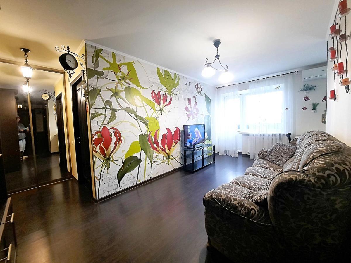 Ботанік Це 3 Кімнатна Квартира Подобово У Центрі Полтави Мережа Alex Apartments Безконтактне Заселення 24-7 Документи Для Відряджень Poltava Luaran gambar